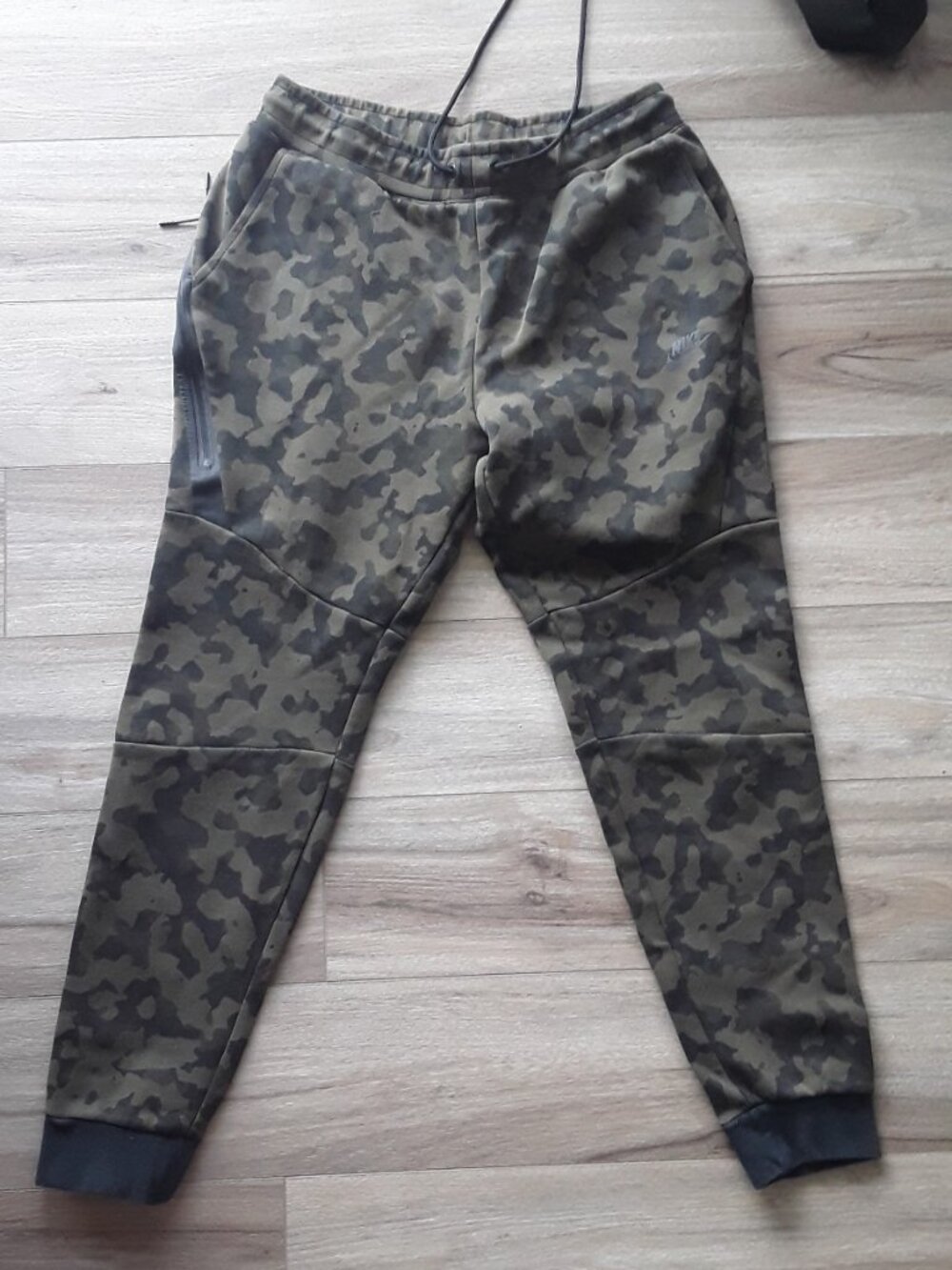 Nike Men’s Joggers Medium (M) – Camo Print – Zip Pockets – Athletic Pants